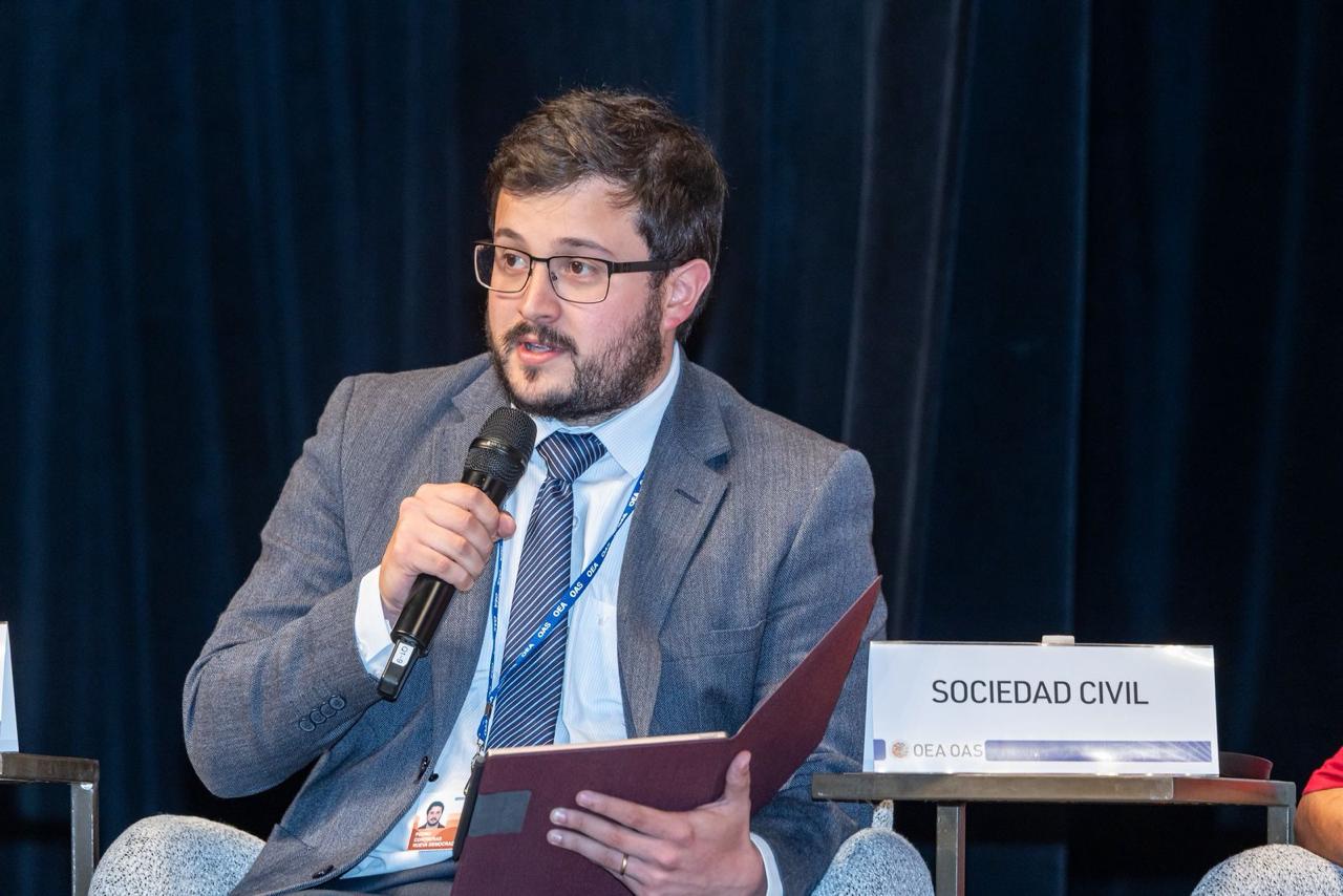 Pedro Contreras, Director de Nueva Democracia, interviniendo ante la OEA en representación de la sociedad civil